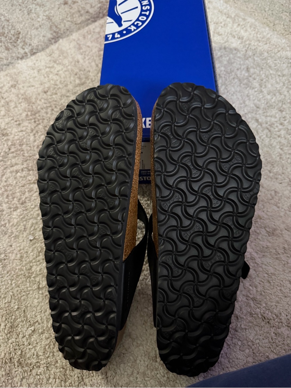 NWT Birkenstock Gizeh Men's Thong Sandals - Black and Tan Footbed - Picture 4 of 4